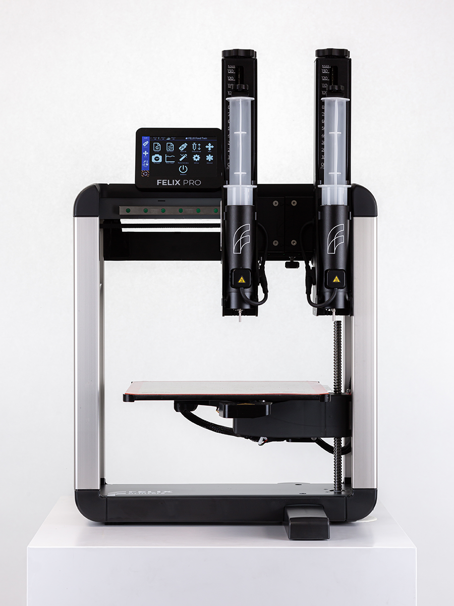 Front mid-shot Felix TwinHead 3D food printer plus dual plastic basic syringes – compact dual-head food printing setup
