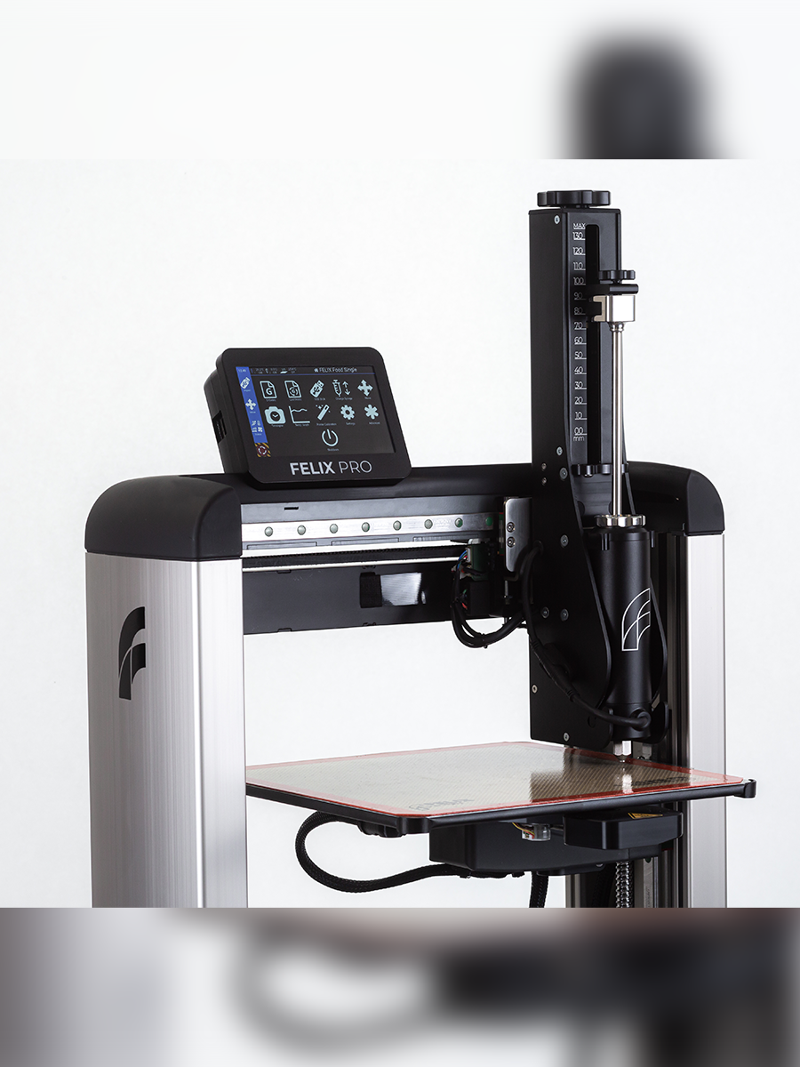 Close-up plastic basic syringe inside Felix 3D food printer – easy-refill nozzle for smooth 3D food prints