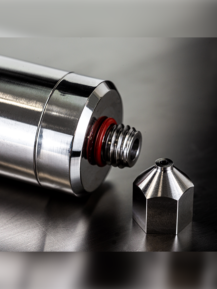 Close-up premium syringe with premium nozzle – high-precision tip for detailed edible 3D prints