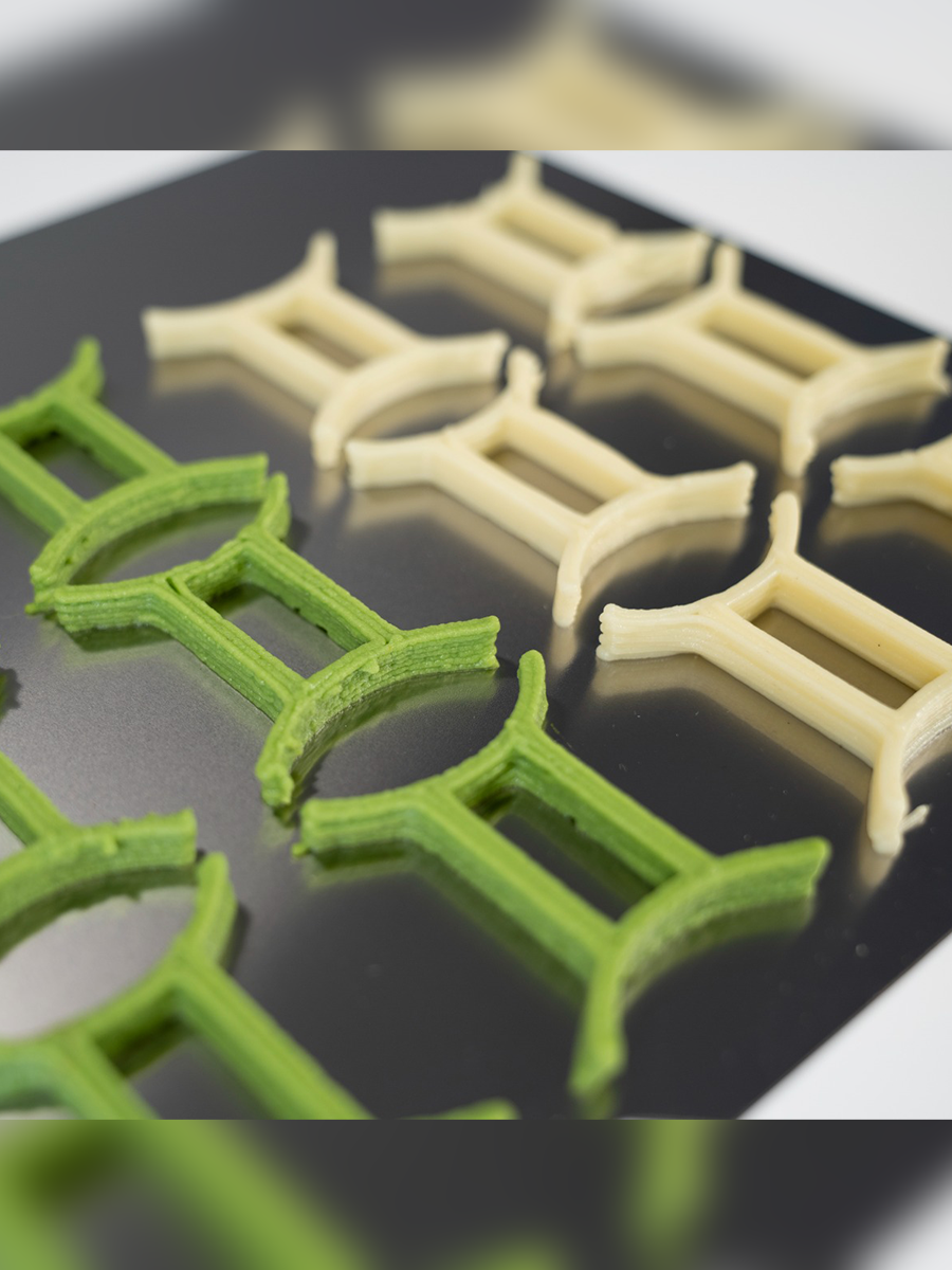 3D-printed Gemini symbol from parsnip cream and pea purée – twin-object showcase with Felix TwinHead 3D food printer